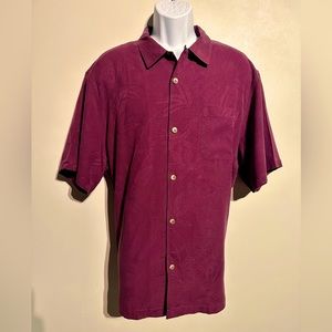 Soft silk, and island style—this camp shirt fits you perfectly.
100% silk.